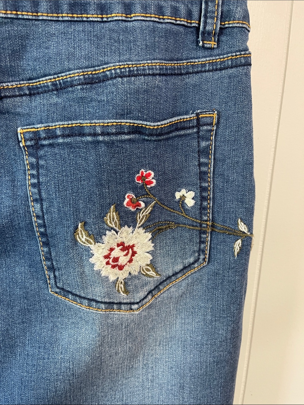 Sandpiper Women's Floral Embroidered Denim Skirt Stretchy Size 10 - Picture 8 of 8